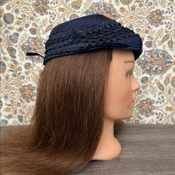 Vintage‎ Navy Blue Hat Tiered Straw Ruffles w/Felt Detail Church-Art Women’s - Picture 3 of 14